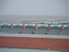 陽臺(tái)分體式太陽能熱水器 太陽能工程